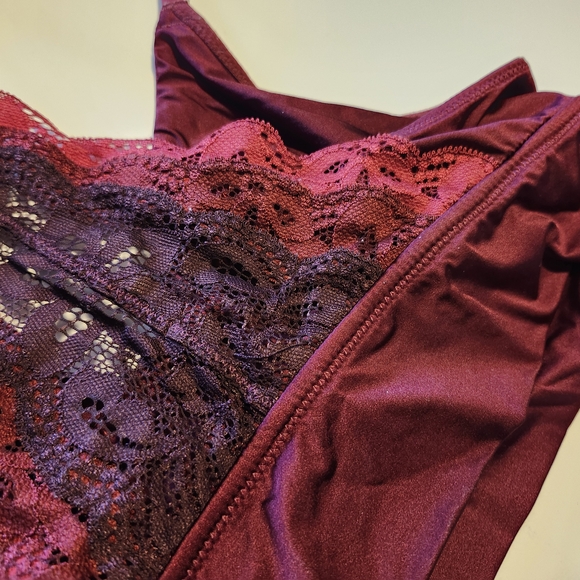 Scarlet Red Satin Bralette - Picture 3 of 4